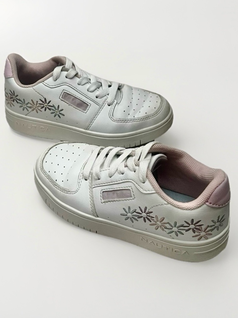 Nautica Kids Embroidered Flowers Sneakers Sz 12 White Pastel Preppy Casual Shoes - Picture 2 of 11